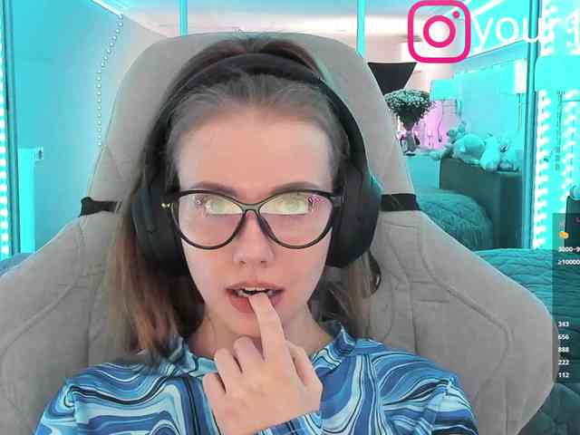 VikkiExtraCheese webcam
