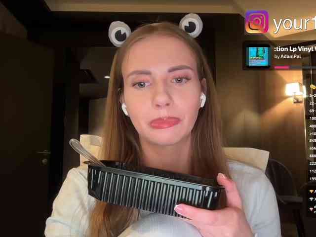 VikkiExtraCheese webcam