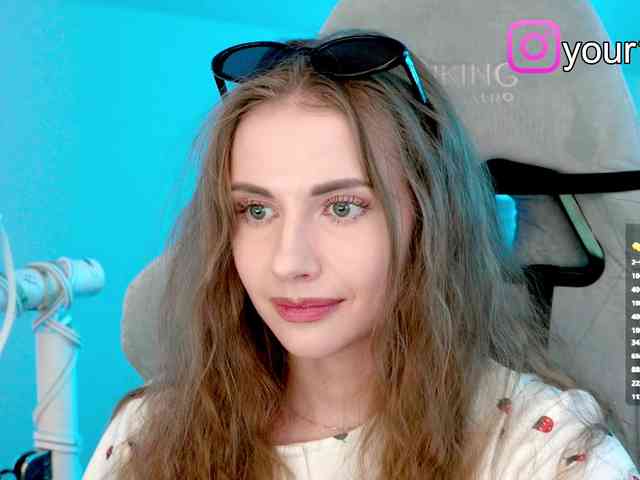 VikkiExtraCheese webcam