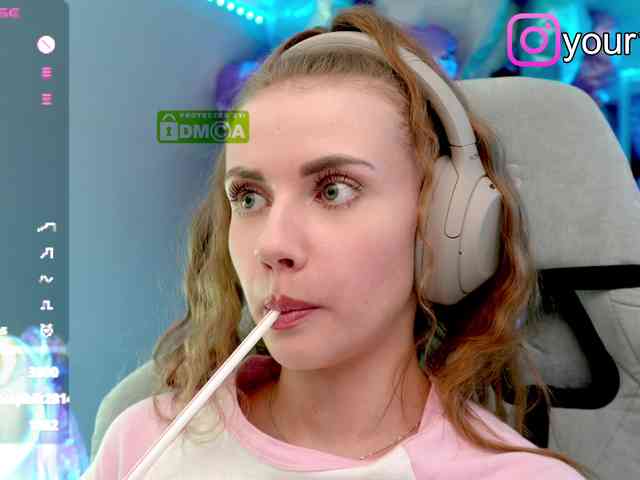 VikkiExtraCheese webcam