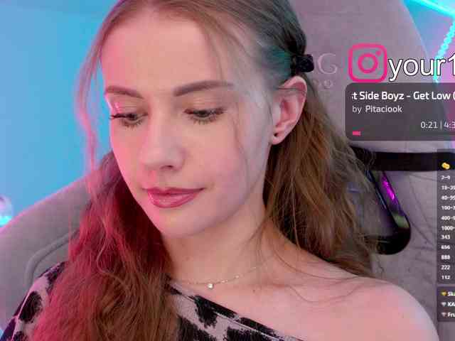 VikkiExtraCheese webcam