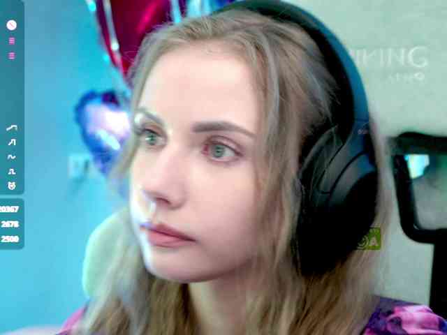 VikkiExtraCheese webcam