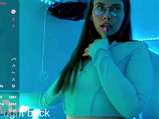 VikkiExtraCheese webcam