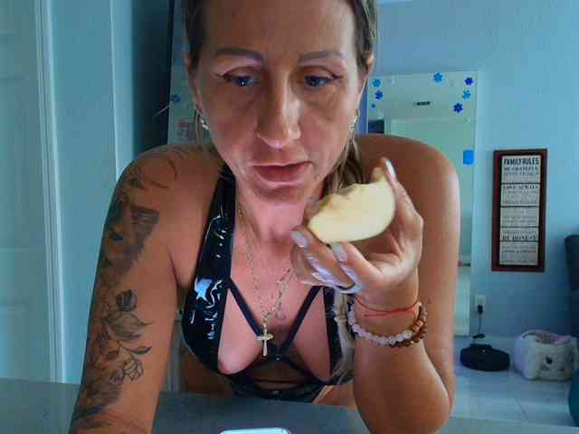 2KinkyMilf 2KinkyMilf