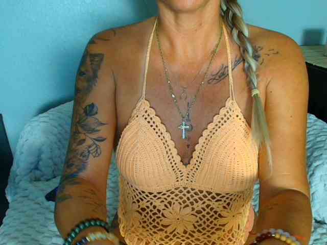 2KinkyMilf Live Webcam on BongaCams