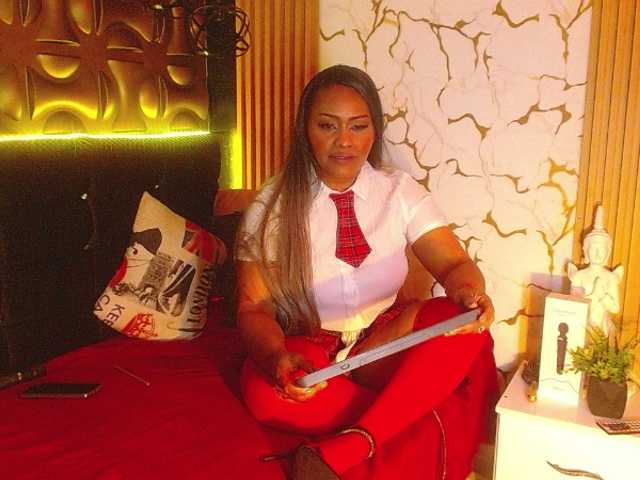 blackambar's BongaCams show and profile