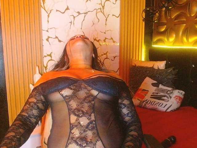 blackambar's BongaCams show and profile