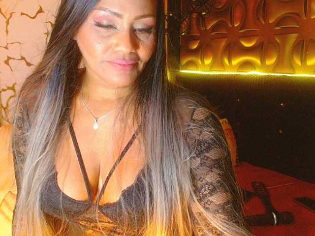 blackambar's BongaCams show and profile