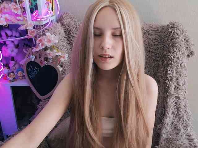 plushsara webcam