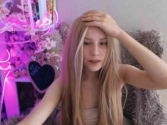 plushsara webcam