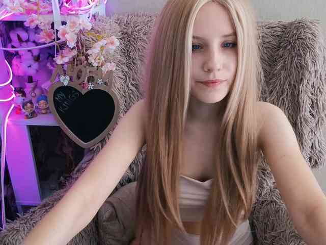 plushsara webcam