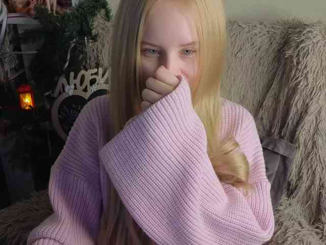 plushsara Live Webcam on BongaCams