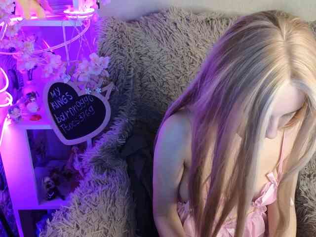 plushsara webcam