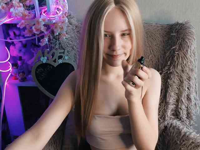 plushsara webcam