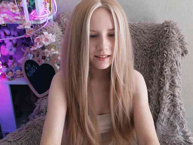plushsara webcam