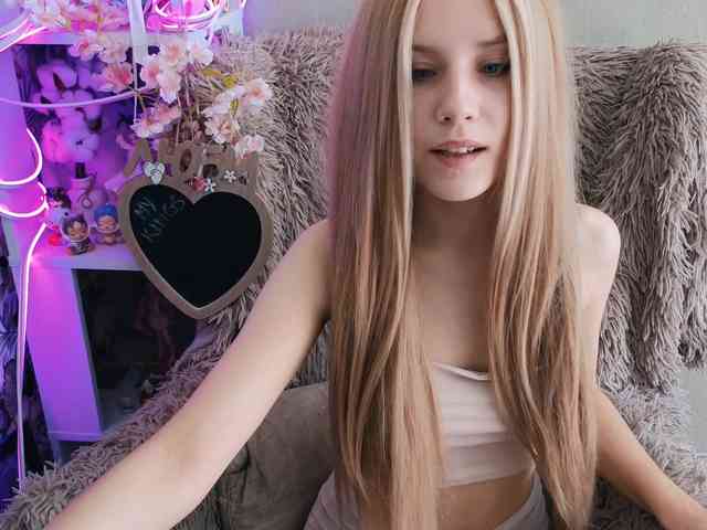 plushsara webcam