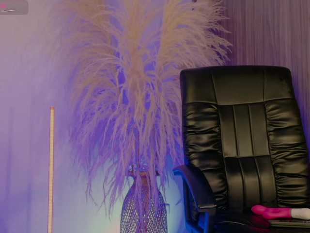 LindseyMoss's BongaCams show and profile