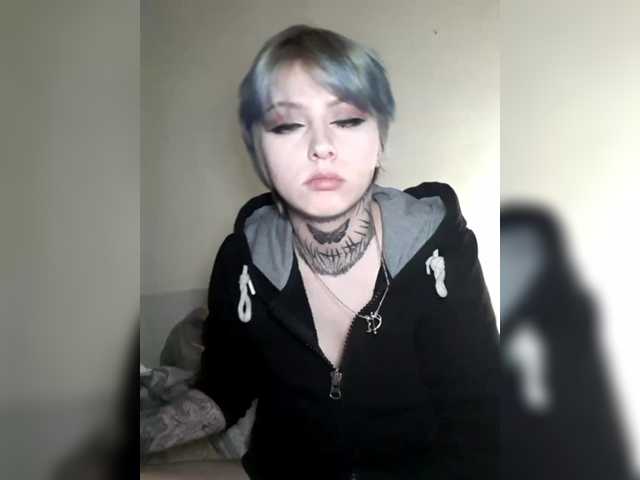 Molly-uwu's BongaCams show and profile