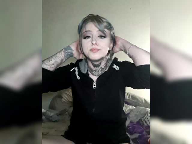 Molly-uwu's BongaCams show and profile