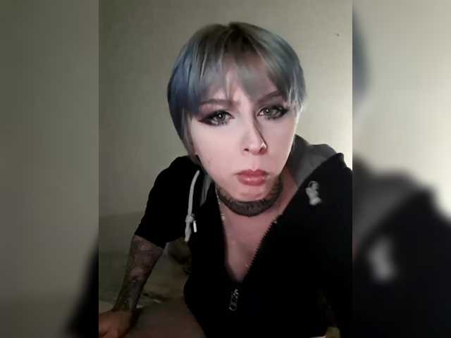 Molly-uwu's BongaCams show and profile