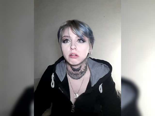 Molly-uwu's BongaCams show and profile