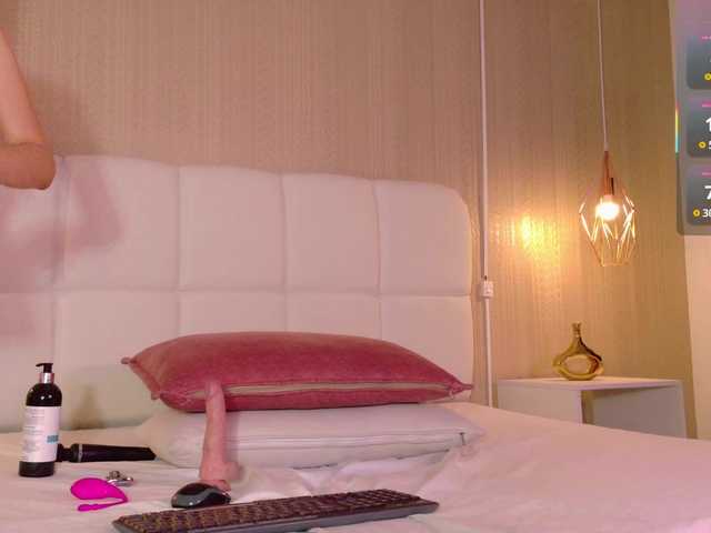 Mia-Starr's BongaCams show and profile