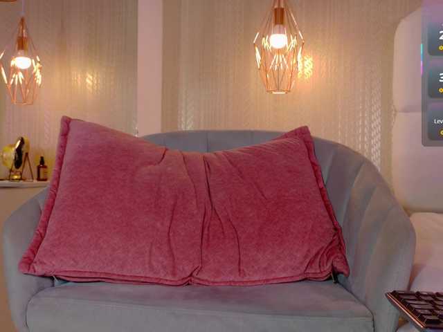 Mia-Starr's BongaCams show and profile