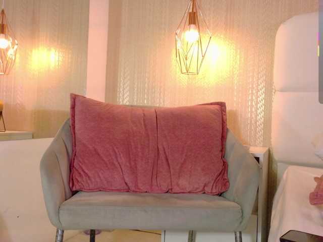 Mia-Starr's BongaCams show and profile