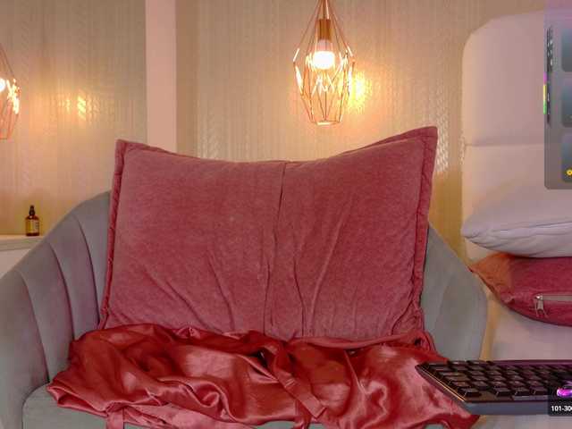 Mia-Starr's BongaCams show and profile