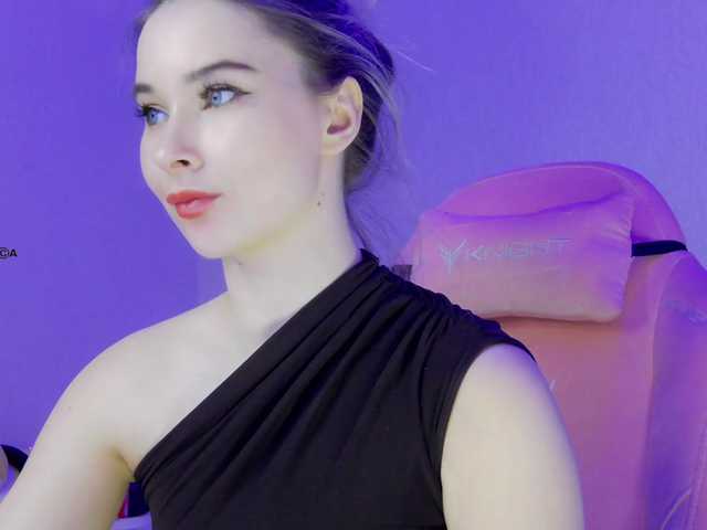 le modèle Hator est en webcam porno dans un show sur le site bongacams, il possède les tags suivants: White/Caucasian,Blonde,Shaved