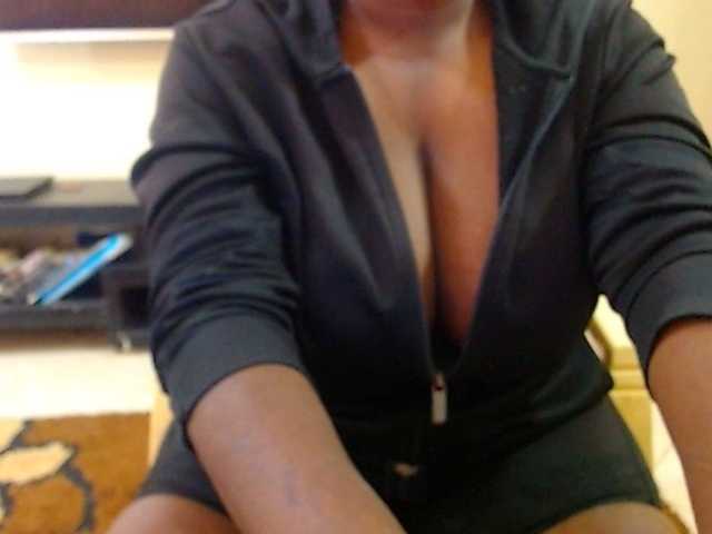 Dalia70's BongaCams show and profile