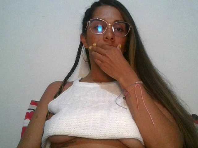 JuanaBrunette's BongaCams show and profile