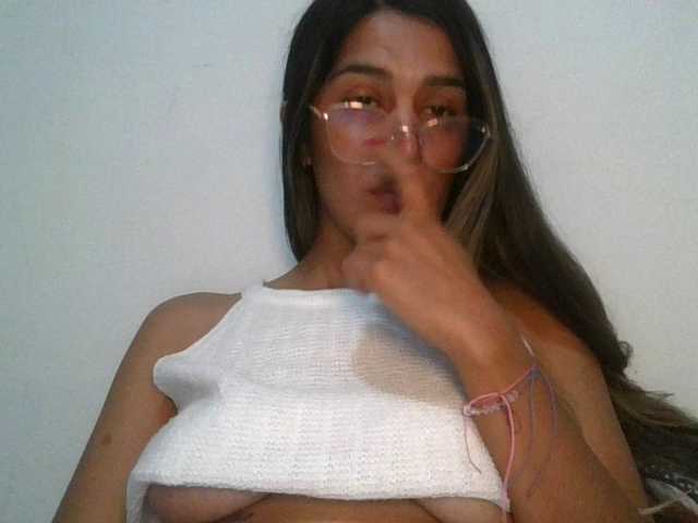 JuanaBrunette's BongaCams show and profile