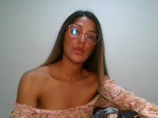 JuanaBrunette's BongaCams show and profile