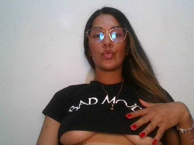 JuanaBrunette's BongaCams show and profile