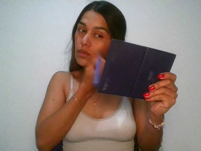 JuanaBrunette's BongaCams show and profile