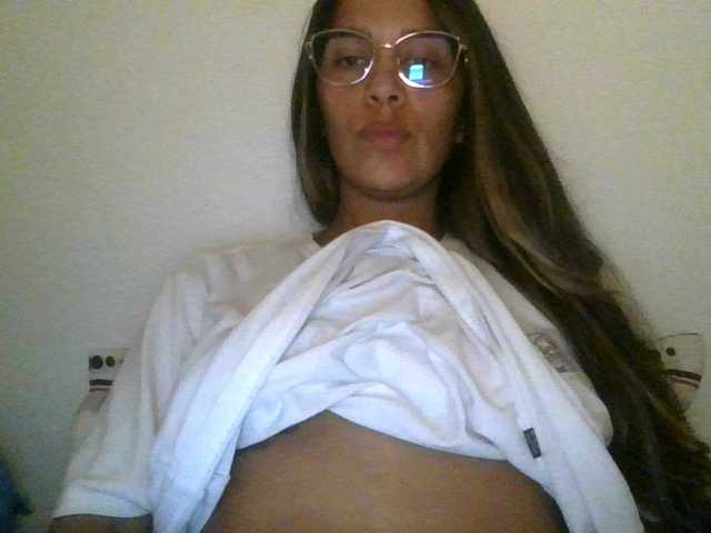 JuanaBrunette's BongaCams show and profile