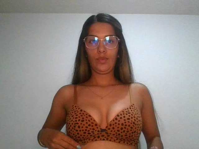 JuanaBrunette's BongaCams show and profile