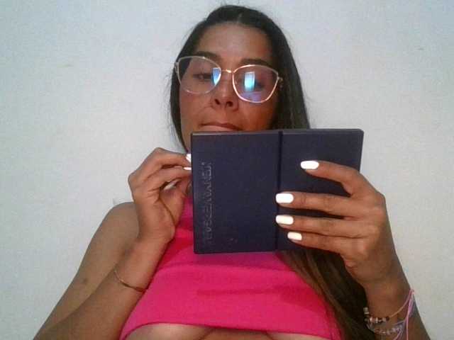 JuanaBrunette's BongaCams show and profile