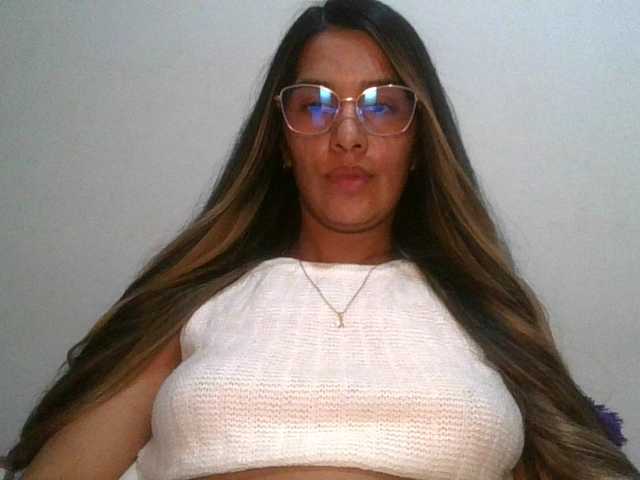 JuanaBrunette's BongaCams show and profile