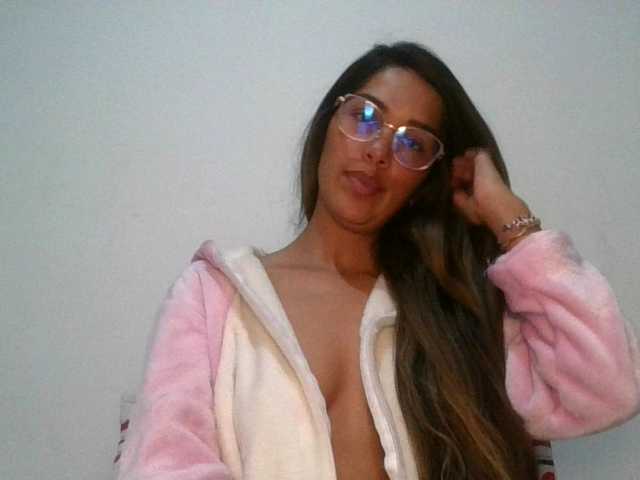 JuanaBrunette's BongaCams show and profile