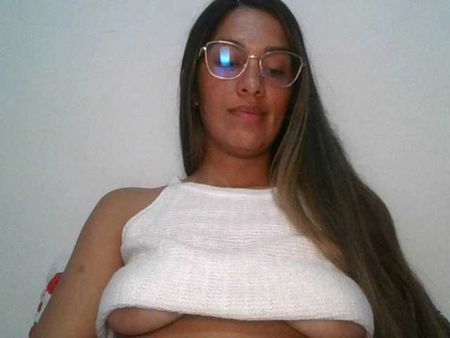 JuanaBrunette's BongaCams show and profile