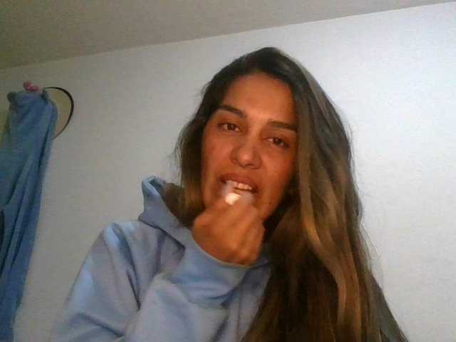 JuanaBrunette's BongaCams show and profile