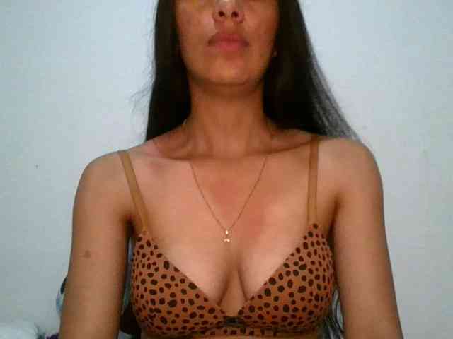 JuanaBrunette webcam