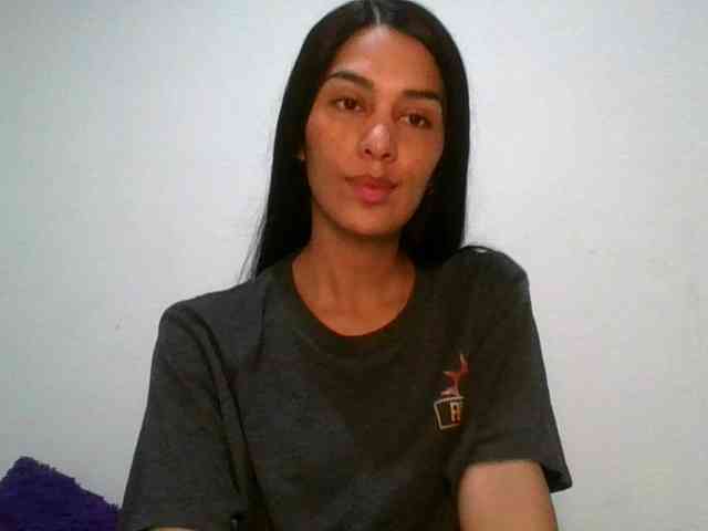 JuanaBrunette webcam