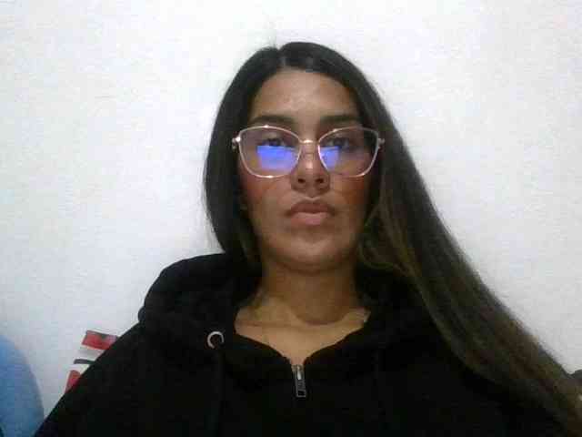 JuanaBrunette webcam