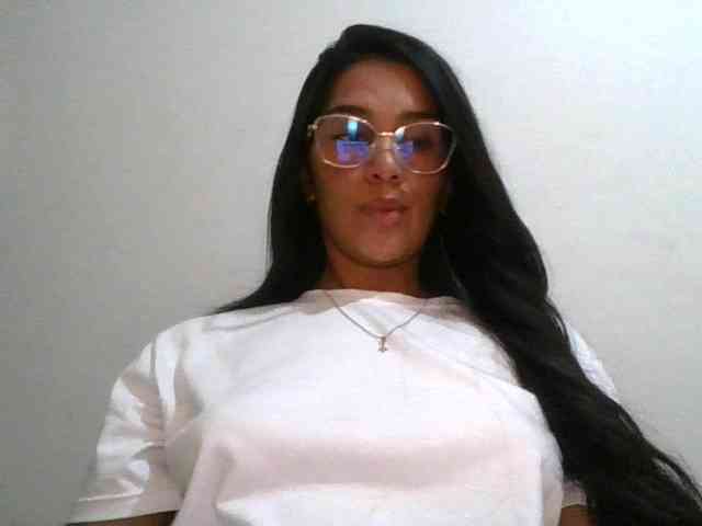 JuanaBrunette webcam