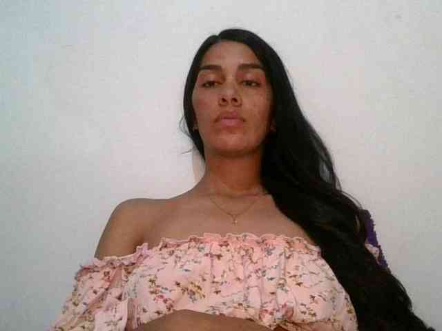 JuanaBrunette webcam