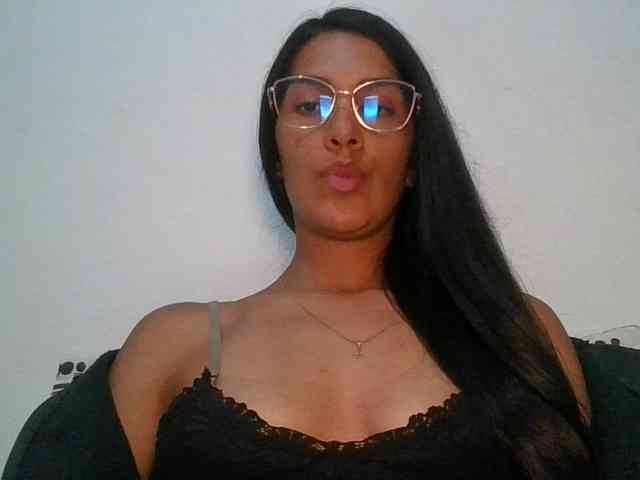 JuanaBrunette webcam