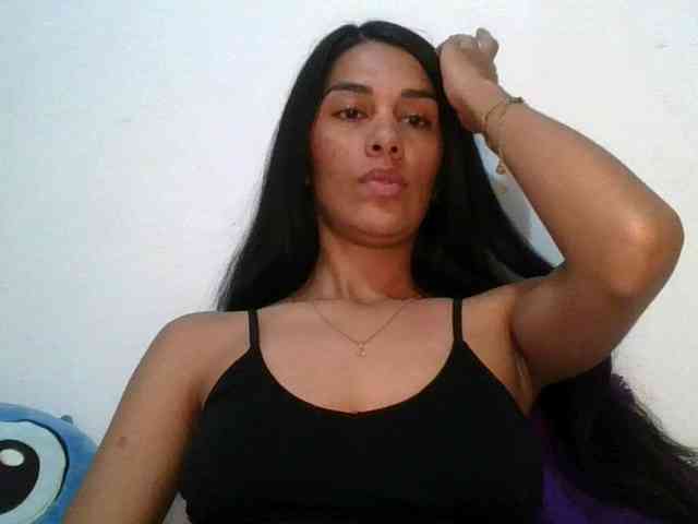 JuanaBrunette webcam